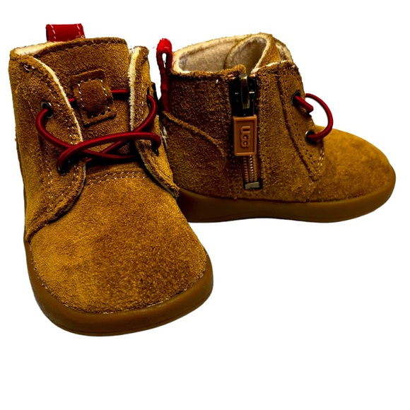UGG Boots Toddler Size 2/3 - Picture 1 of 3